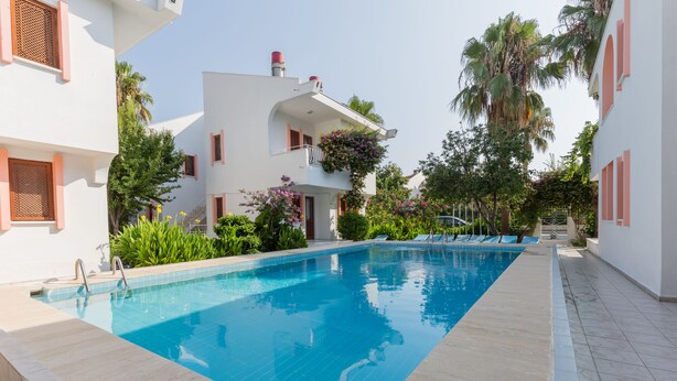 Outdoor pool, open 10:00 AM to 7:00 PM, pool umbrellas, pool loungers - Flower Villa Apart (Kemer)
