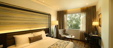 Room | Minibar, in-room safe, desk, soundproofing