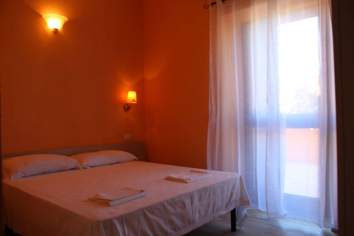 Junior Double Room | Desk, iron/ironing board, rollaway beds, free WiFi