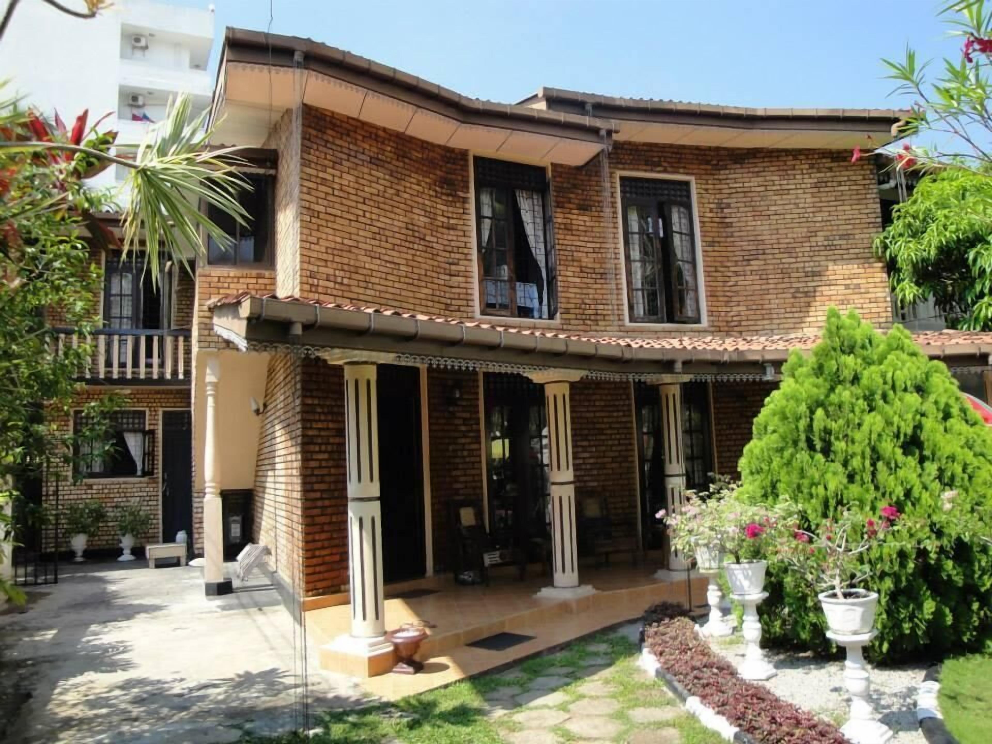 Colombo Lavinia Beach Hostel