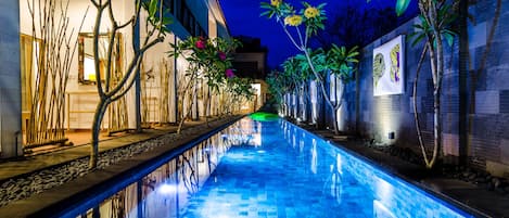 2 utendørsbassenger