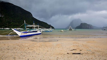 Am Strand, Liegestühle, Strandtücher, Schnorcheln