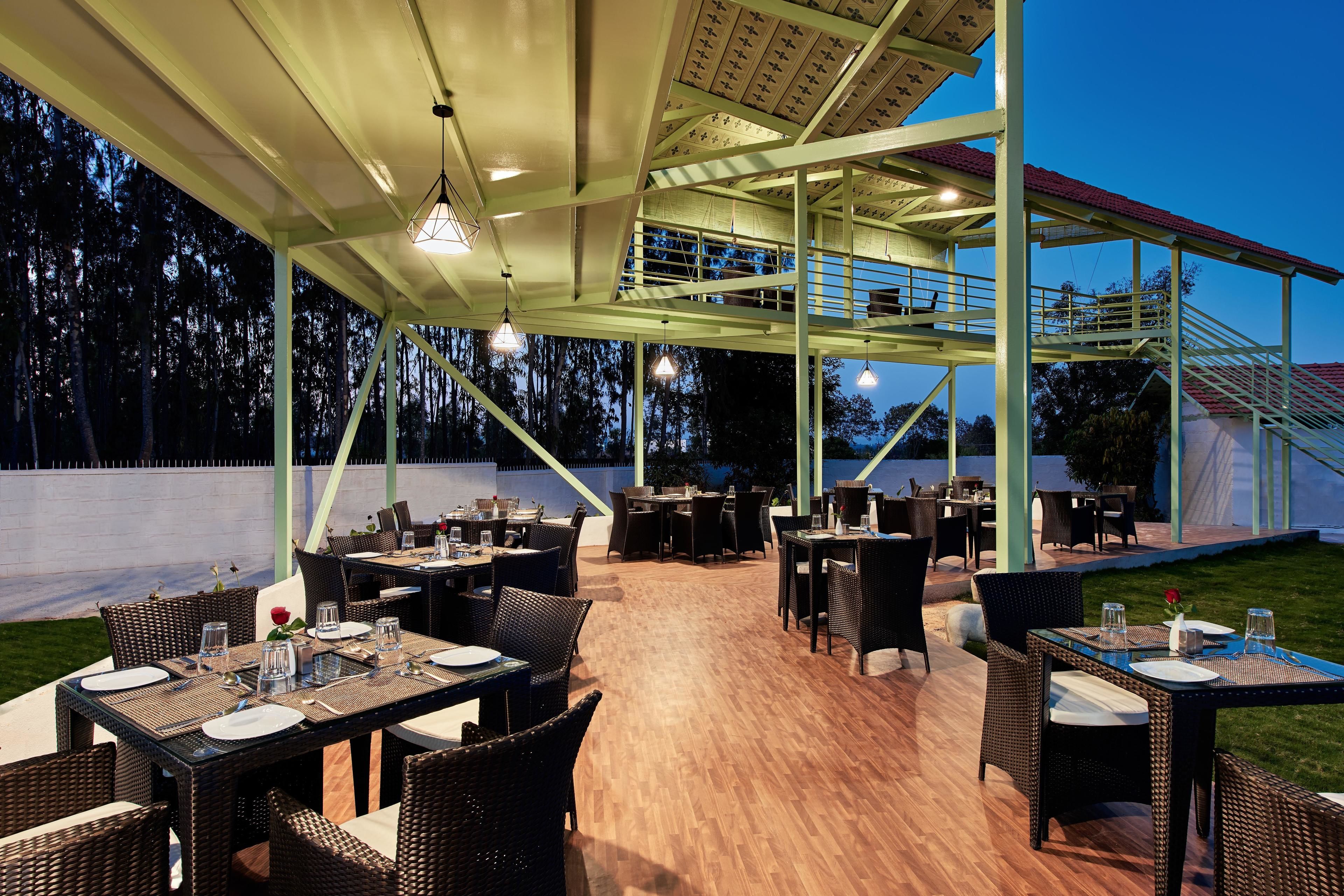 2 restaurants, breakfast, lunch, dinner served; Indian cuisine