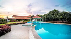 Poolside bar