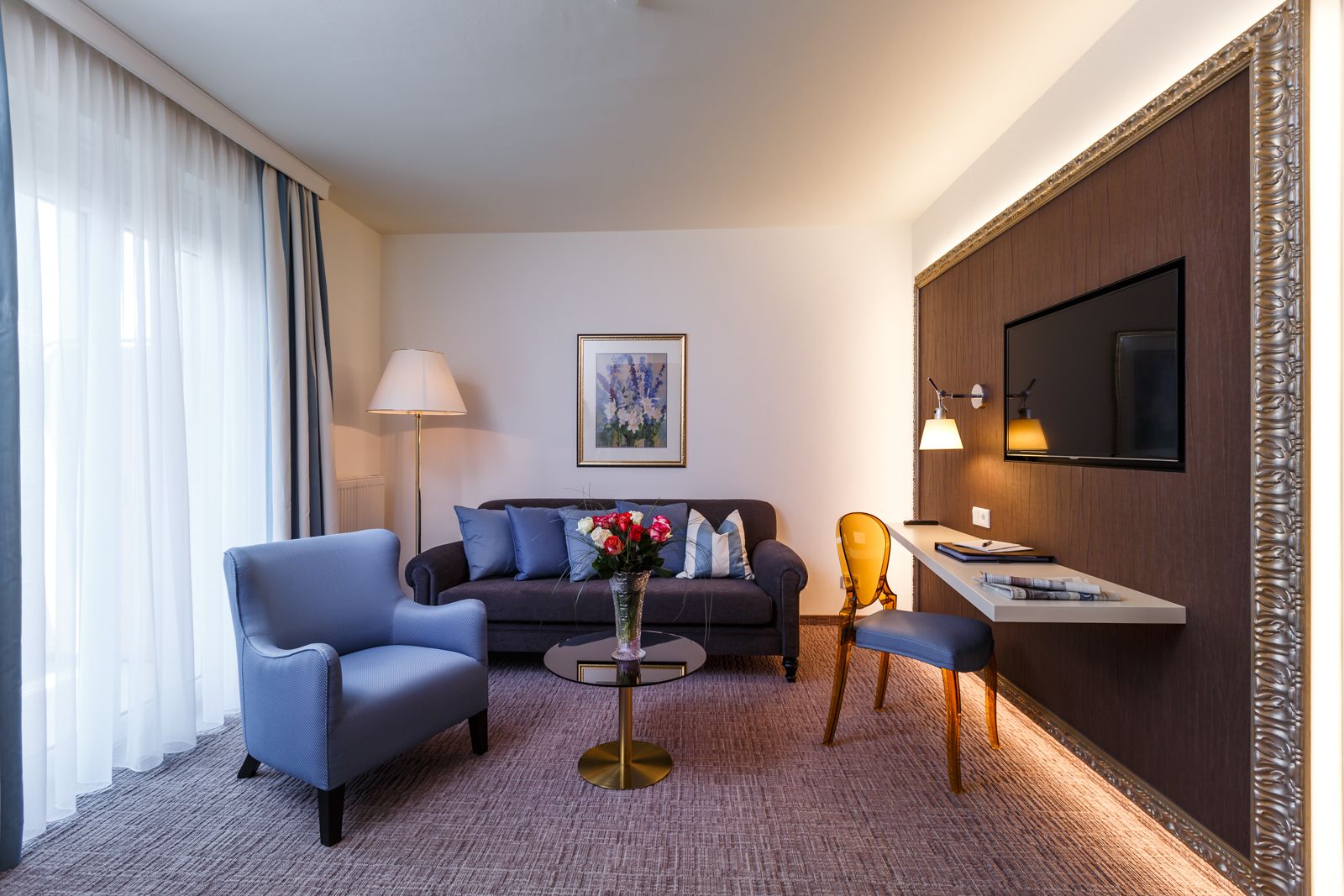 comfort suite, 1 bedroom | premium bedding, minibar, in-room safe, desk