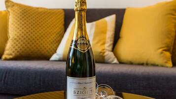 1 bedroom, premium bedding, minibar, in-room safe