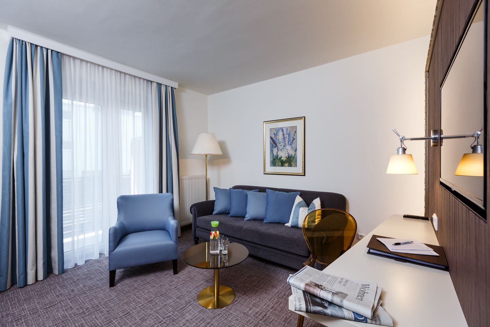 comfort suite, 1 bedroom | premium bedding, minibar, in-room safe, desk