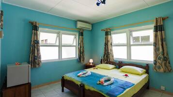 Free cribs/infant beds, bed sheets