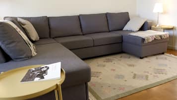 Cottage, 2 Bedrooms, Garden View | Living room | Fireplace