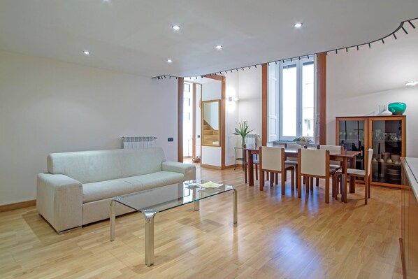 Ferienhaus, 2 Schlafzimmer | Wohnbereich | Flachbildfernseher