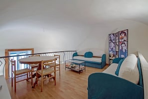 House, 2 Bedrooms | Living area
