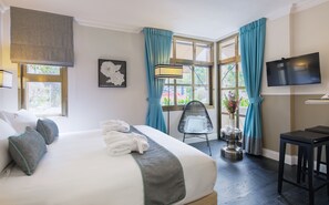 Deluxe Double Room | Premium bedding, minibar, in-room safe, individually decorated - A23 Boutique Hotel (Tel Aviv)