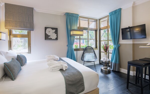 Deluxe Double Room | Premium bedding, minibar, in-room safe, individually decorated
