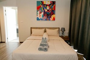 One Bedroom | In-room safe, desk, iron/ironing board, rollaway beds - The Deck Condo Patong (Patong)