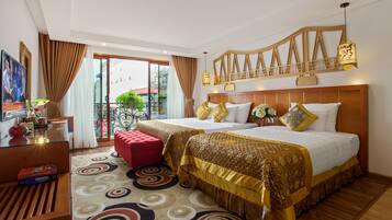 Suite Family Room | Egyptian cotton sheets, premium bedding, pillowtop beds, minibar