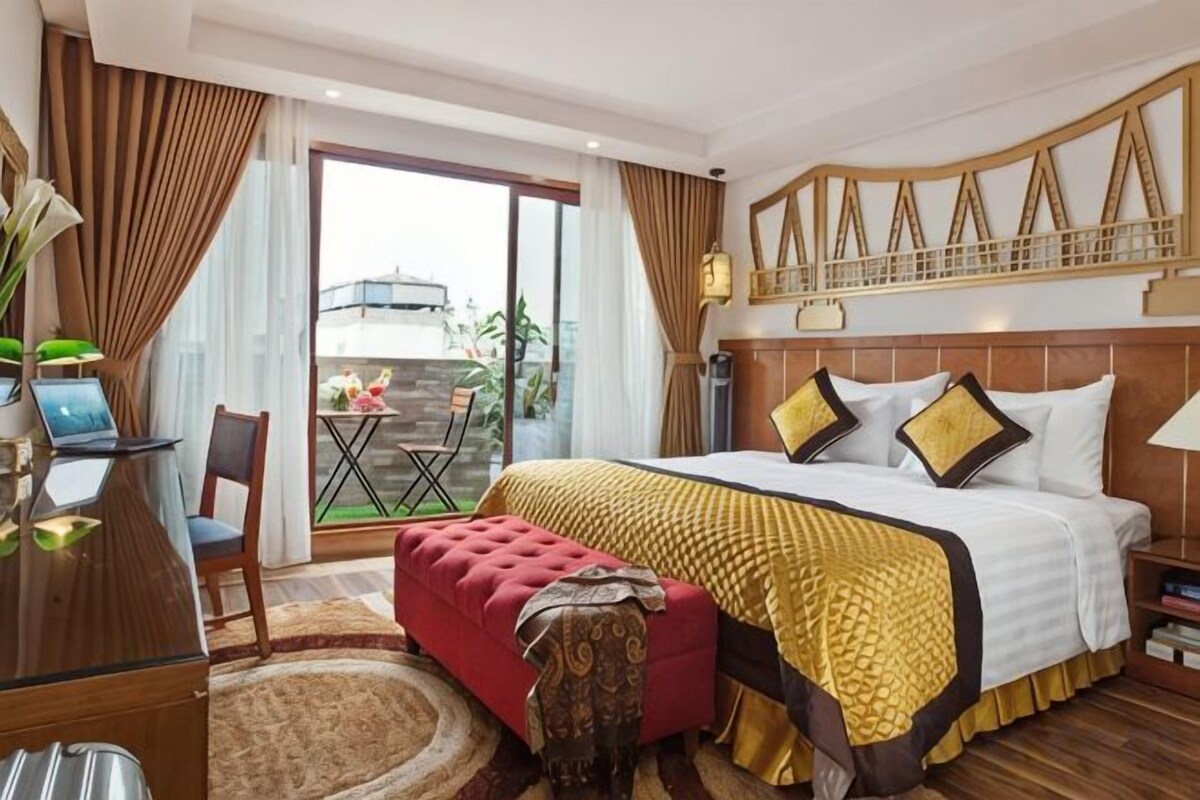 Egyptian cotton sheets, premium bedding, pillowtop beds, minibar