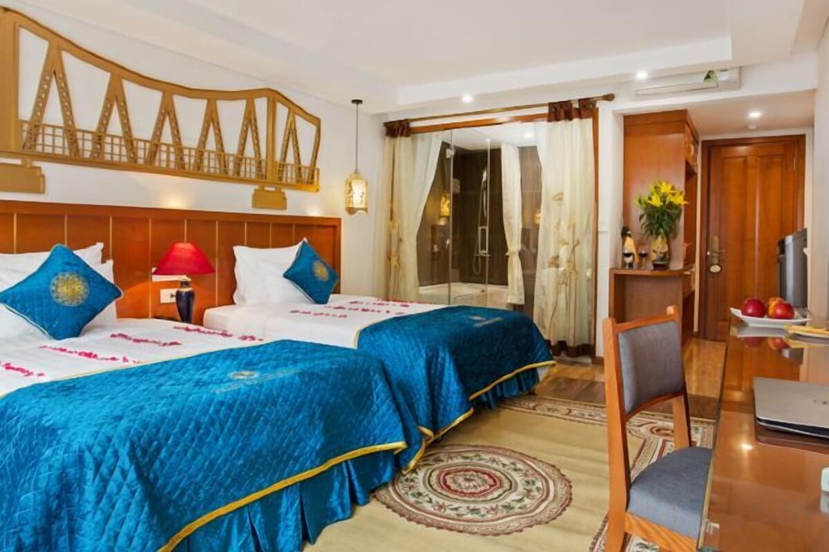 Egyptian cotton sheets, premium bedding, pillowtop beds, minibar