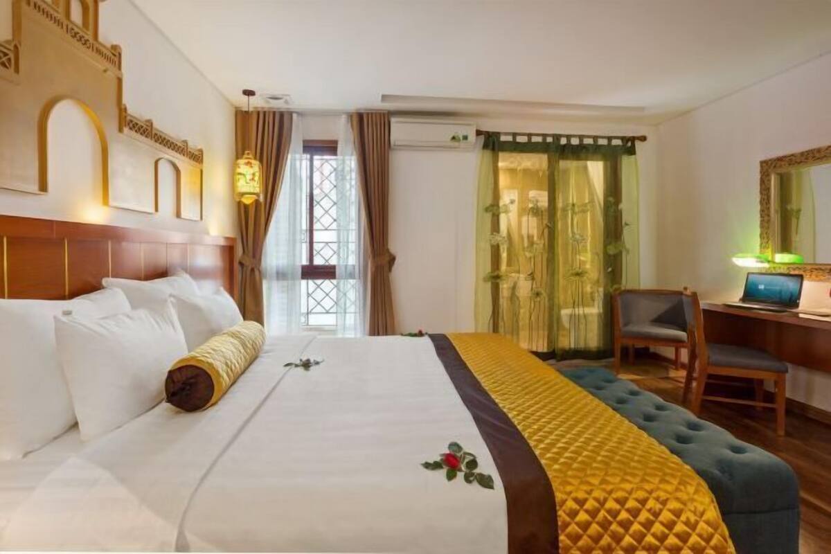 Egyptian cotton sheets, premium bedding, pillowtop beds, minibar