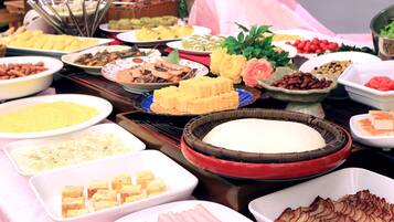 Daily buffet breakfast (JPY 1980 per person)