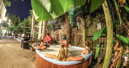 Centabay Lodge - Hostel
