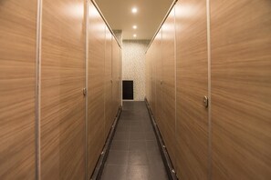 Mixed Dormitory | Bad | Dusj, toalettartikler (inkludert) og håndklær