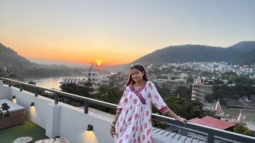 Luxury Studio Suite, 1 King Bed, Non Smoking, River View | View from room