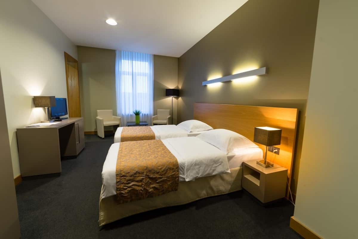 desk, soundproofing, rollaway beds, free wifi