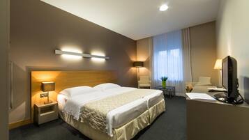 Bureau, chambres insonorisées, lits pliants/supplémentaires