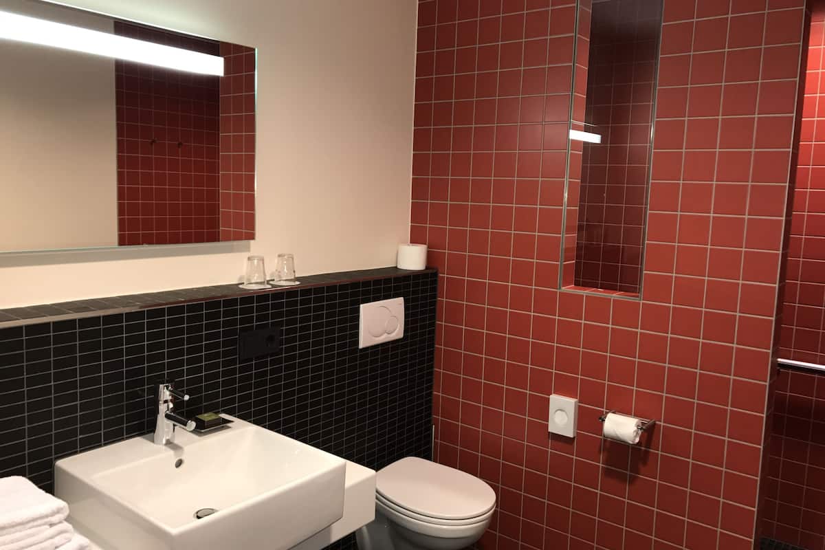 double room | bathroom | free toiletries, hair dryer, slippers, towels