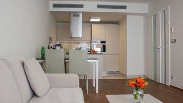 Flat-screen TV, heated floors