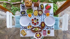 Tägliches inbegriffenes großes Frühstück