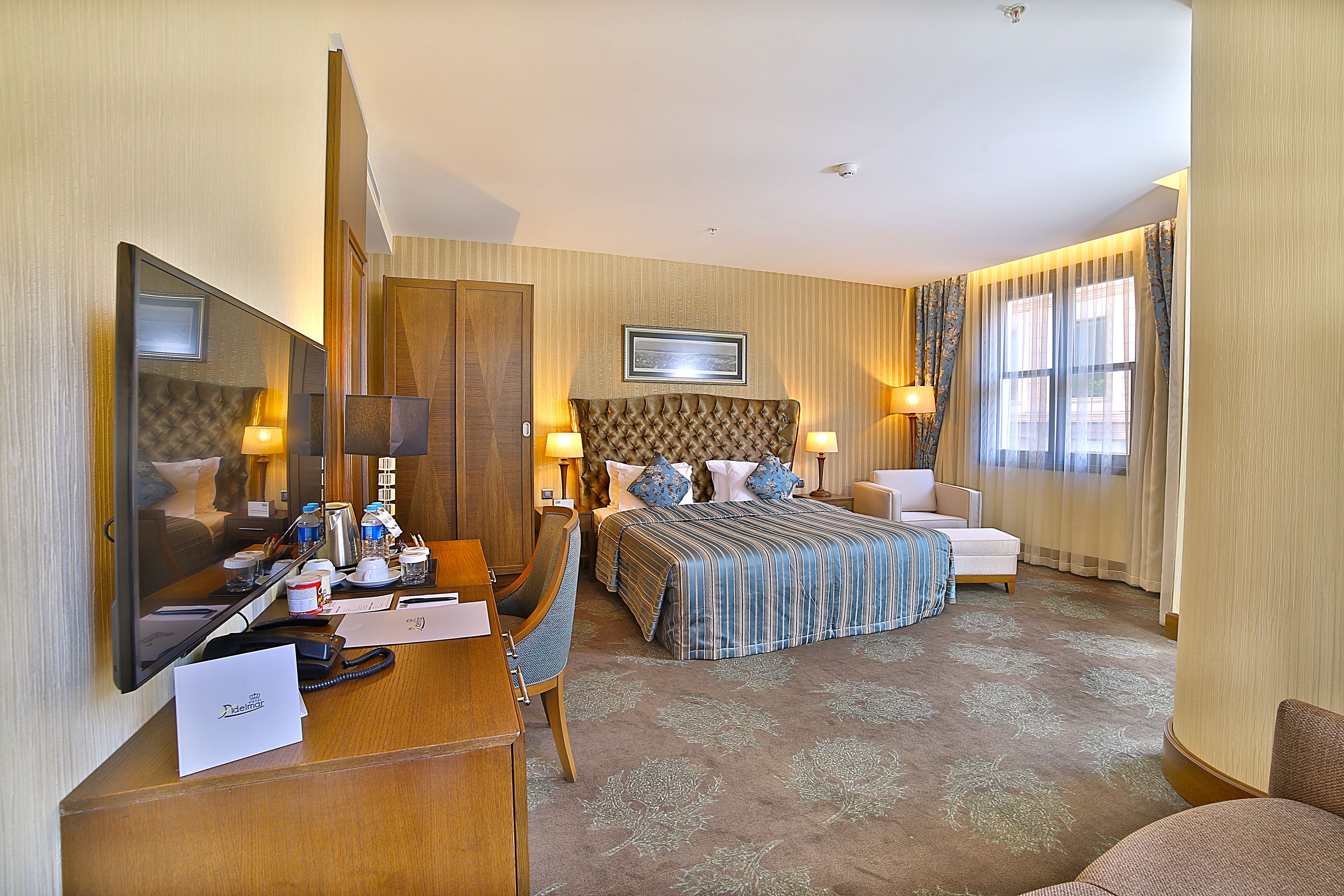 junior suite | 1 bedroom, premium bedding, minibar, in-room safe