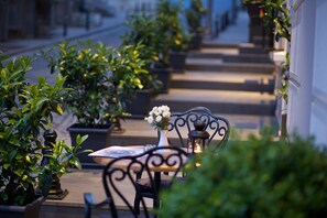 Front of property - Adelmar Hotel İstanbul Sisli (Istanbul)