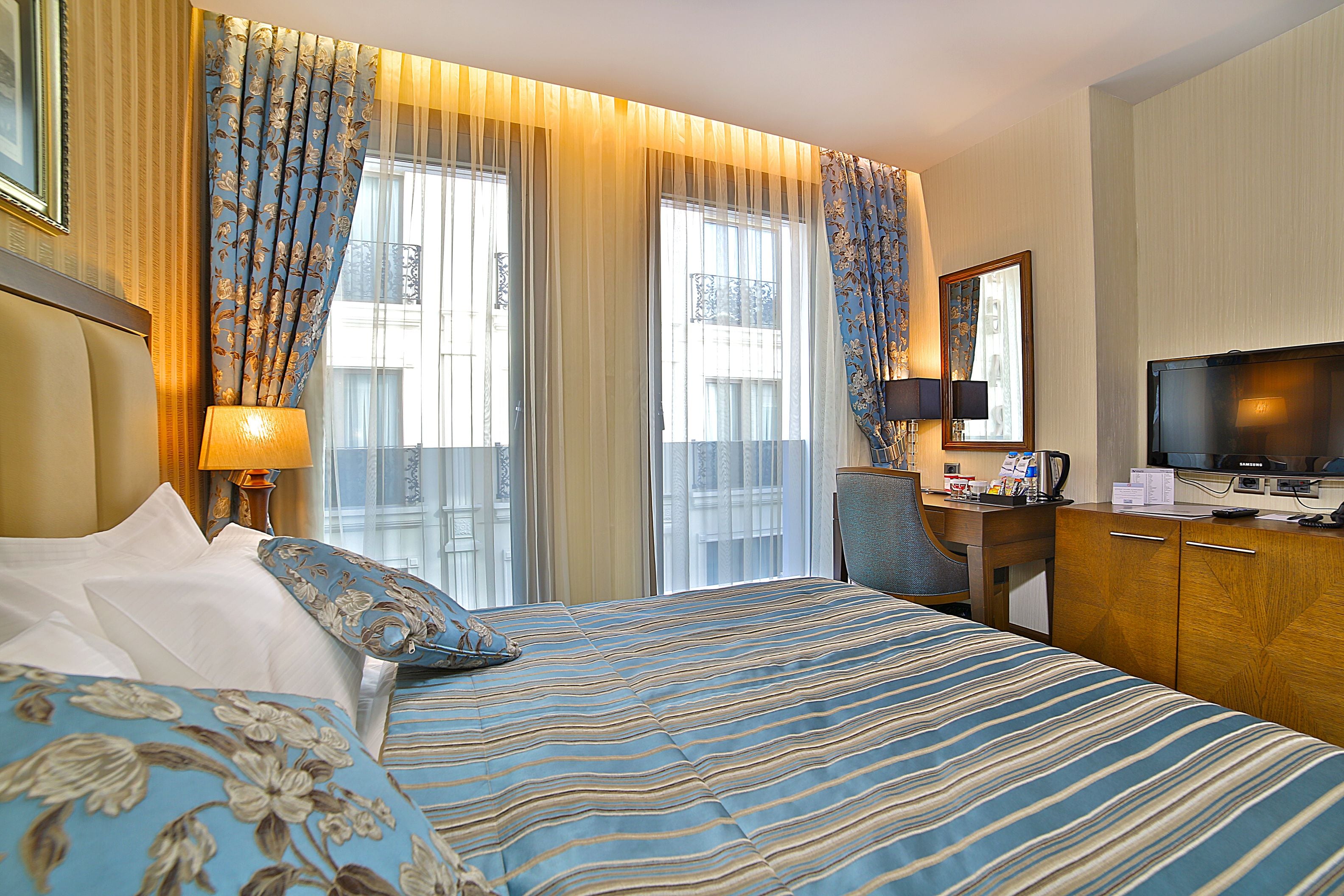 standard double room | 1 bedroom, premium bedding, minibar, in-room safe