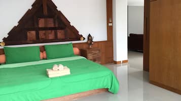 2 Bedroom Apartment | 2 chambres, coffres-forts dans les chambres, bureau, rideaux occultants