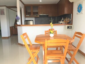 2 Bedroom Apartment | In-room dining