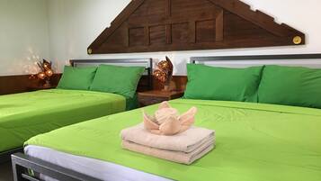 2 Bedroom Apartment | 2 chambres, coffres-forts dans les chambres, bureau, rideaux occultants