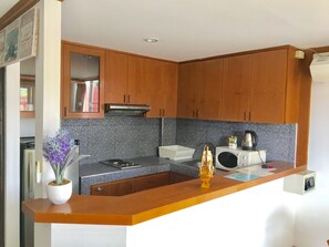 2 Bedroom Apartment | Private kitchenette | Fridge, microwave, stovetop, coffee/tea maker - Taosha Suites (Kamala)