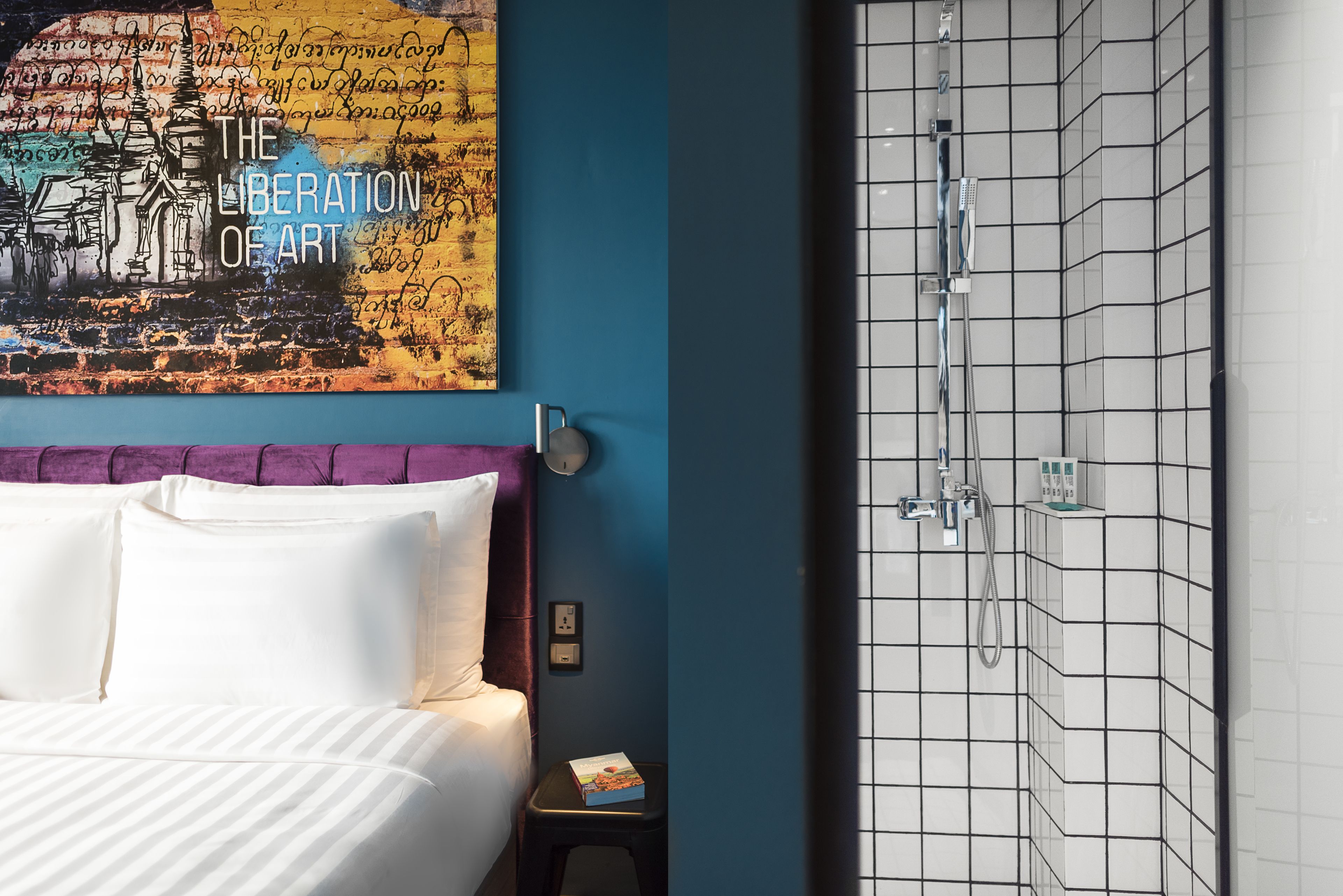 combined shower/bathtub, rainfall showerhead, free toiletries