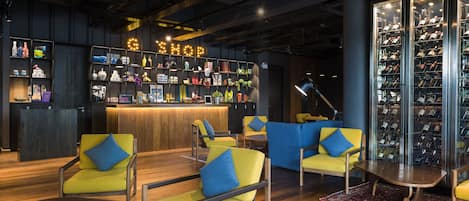 Lobby lounge