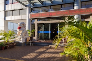 Property entrance - Nanjing Hotel (Kampala)