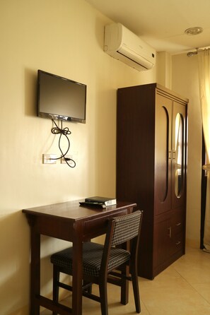 Standard Twin Room | Room amenity - METRO VIGAN INN (San Vicente)
