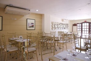 Banquet hall - METRO VIGAN INN (San Vicente)