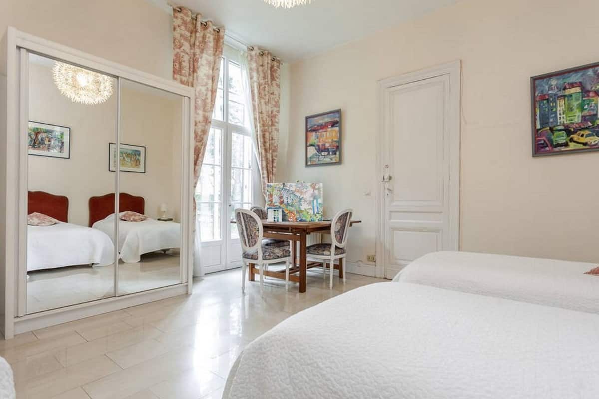Superior Twin Room | In-room safe, desk, soundproofing, WiFi (free)