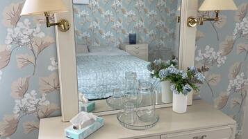 Luxury Apartment (excl. Cleaning Fee 60 EUR) | Individually decorated, individually furnished, desk, blackout curtains
