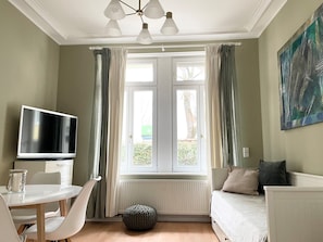 Huoneisto, pohjakerroksessa (excl. Cleaning Fee 50 EUR) | Oleskelualue | Taulutelevisio