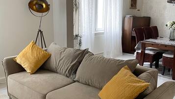 Luxury Apartment (excl. Cleaning Fee 60 EUR) | Living area | Flat-screen TV
