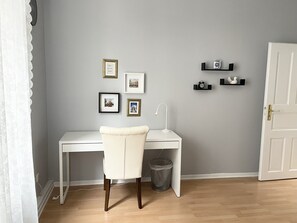 Individually decorated, individually furnished, desk, blackout curtains - Lovely Apartment in Baden-Baden (Baden-Baden)