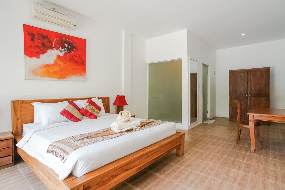 1 bedroom, desk, blackout curtains, free WiFi