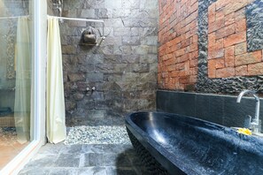 Suite, Bathtub, Pool View | Bathroom | Free toiletries, towels - D'uma Residence (Denpasar)